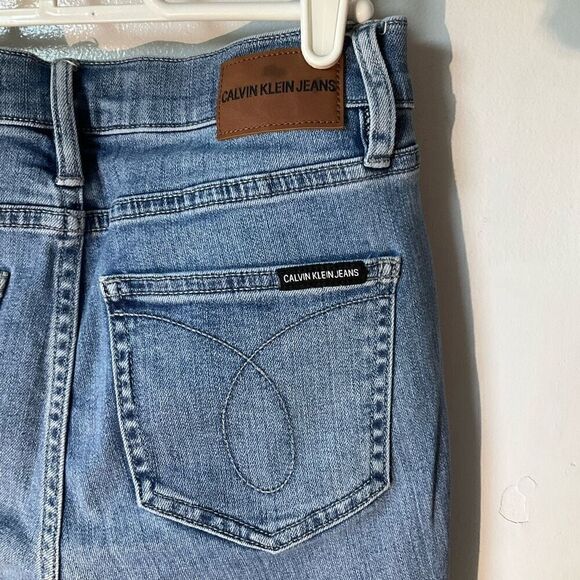 Calvin Klein Skinny Medium Wash Jeans. Size 26 - Picture 6 of 8